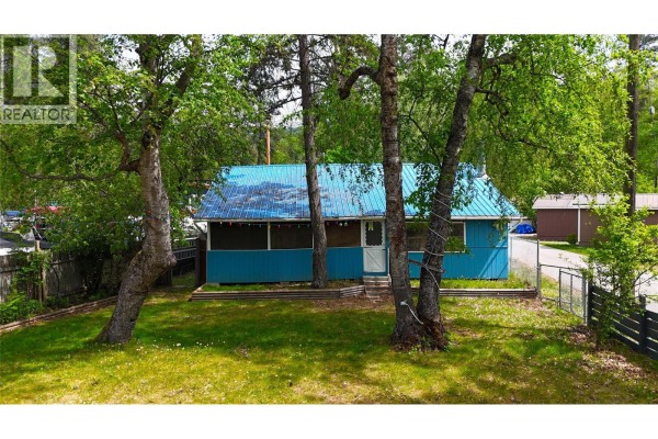 Primary Bedroom - 189 Alpine Road, Christina Lake, BC V0H1E1 Photo 5