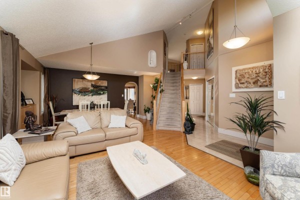 Family room - 18919 91 Av Nw, Edmonton, AB T5T5V9 Photo 4