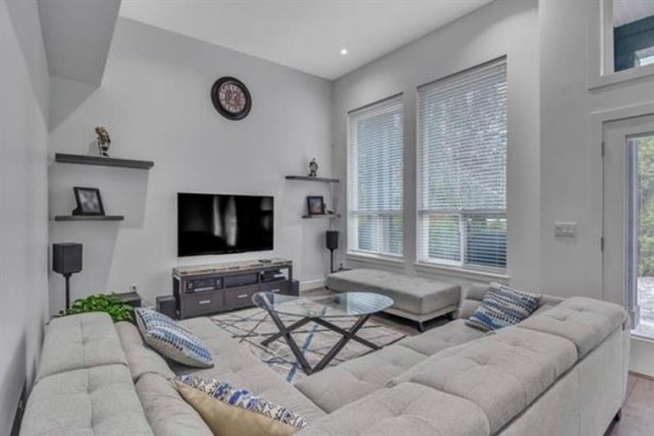 1892 King George Boulevard, Surrey, BC V4A5A1 Photo 3