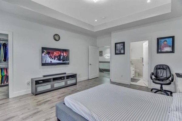 1892 King George Boulevard, Surrey, BC V4A5A1 Photo 5