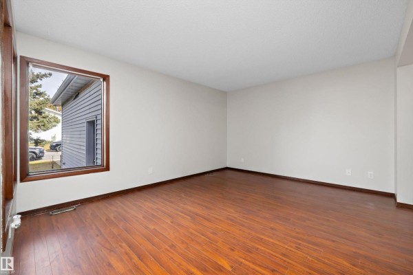 Primary Bedroom - 18923 82 Av Nw, Edmonton, AB T5T5A3 Photo 5