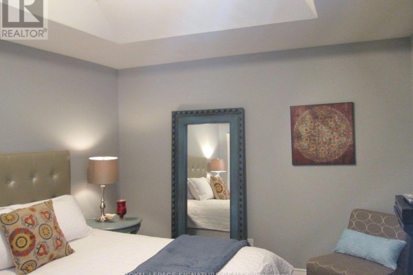 Bedroom 2 - 18b Algoma Street, Toronto, ON M8Y1C3 Photo 5