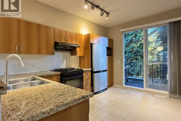 18x 9133 Government Street, Burnaby, BC V3N0B1 Photo 5