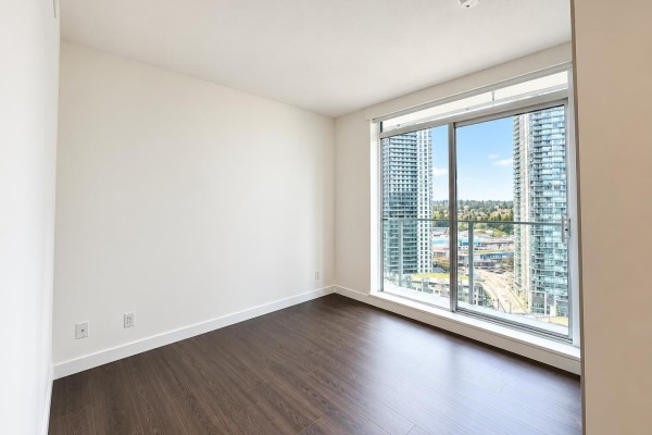 18xx 13768 100 Avenue, Surrey, BC V3T0V2 Photo 4