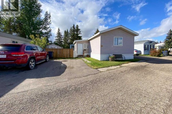 Primary Bedroom - 19, 5800 46, Olds, AB T4H1G7 Photo 2