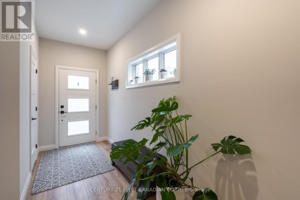 19 - 17 Nicholson Street, Lucan Biddulph, ON, photo 3