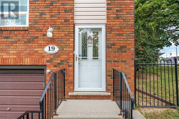 19 - 90 Magnolia Drive, Hamilton, ON, photo 2