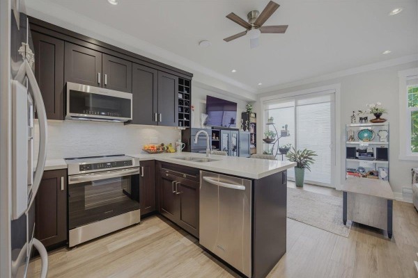 19 16458 23a Avenue, Surrey, BC V3Z0L9 Photo 2