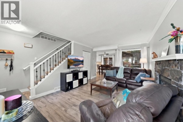 19 21550 Cherrington Avenue, Maple Ridge, BC V2X8S7 Photo 4