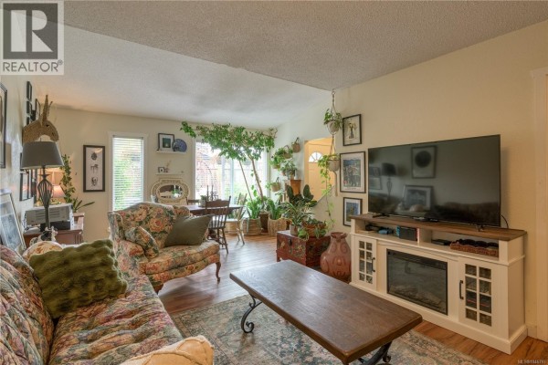 Living room/Dining room - 19 9130 Granville St, Port Hardy, BC V0N2P0 Photo 4