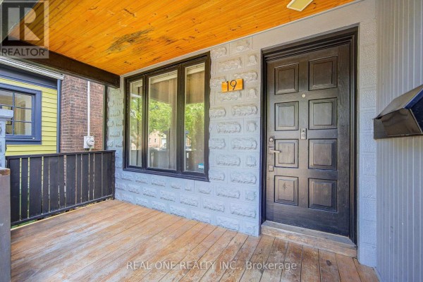 Primary Bedroom - 19 Battenberg Avenue, Toronto, ON M4L1J7 Photo 4