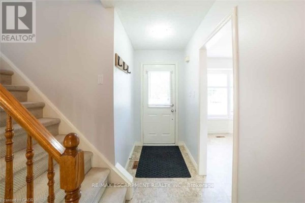 19 Beachgrove Crescent, Hamilton, ON, photo 2