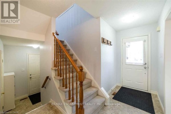 19 Beachgrove Crescent, Hamilton, ON, photo 3