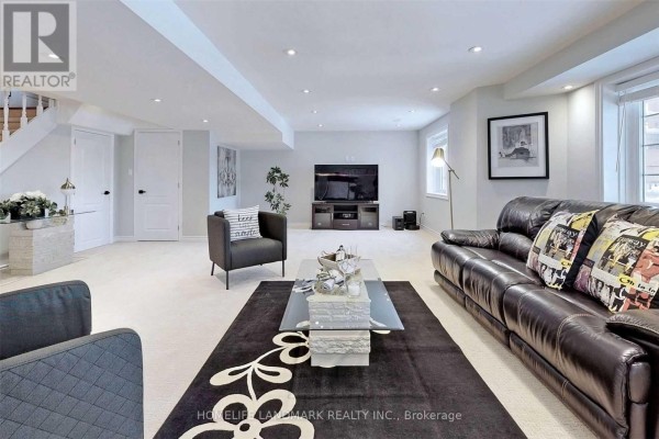 19 Brass Drive, Richmond Hill, ON L4E4T3 Photo 5