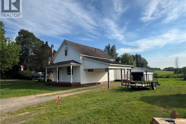 Living room - 19 Bridge Street, Apohaqui, NB E5P2M3 Photo 4