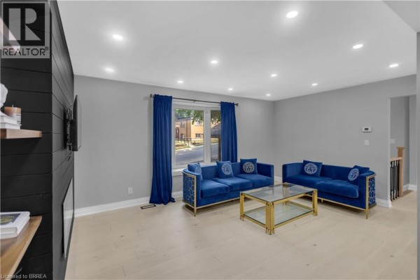 Family room - 19 Broad Street, Brantford, ON N3R7E1 Photo 4