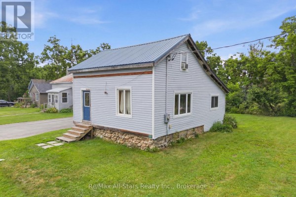 Living room - 19 Christopher Street, Kawartha Lakes, ON K0M2J0 Photo 2