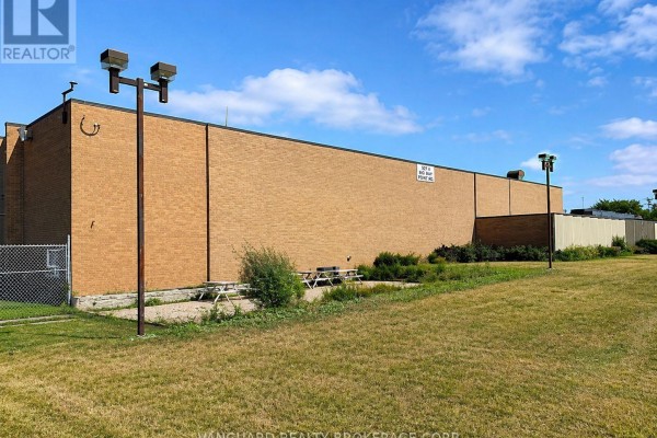 Commercial for rent at 19 City View Drive, Toronto, ON - MLS® sOJKx5