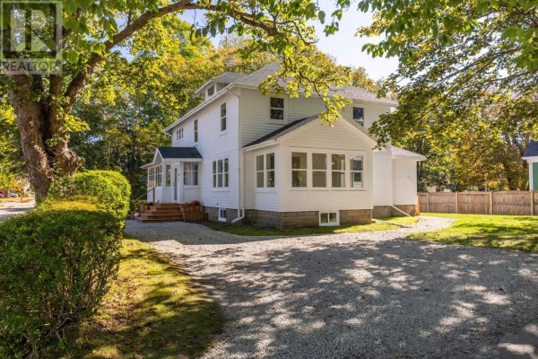 19 Cumberland Street, Yarmouth, NS, photo 2