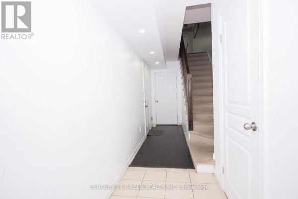Kitchen - 19 England Terrace, Hamilton, ON L8J2V7 Photo 4