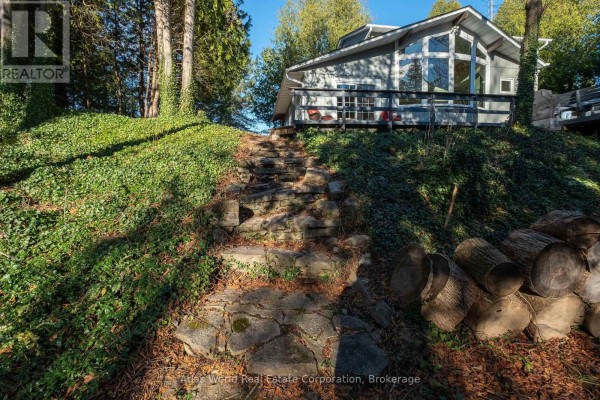 19 Front Street, South Bruce Peninsula, ON N0H2T0 Photo 4