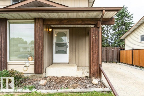 Bedroom 3 - 19 Golden Spike Rd, Stony Plain, AB T7Z1H3 Photo 3