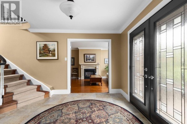 Living room - 19 Grandview Crescent, Bradford West Gwillimbury, ON L3Z3L1 Photo 4