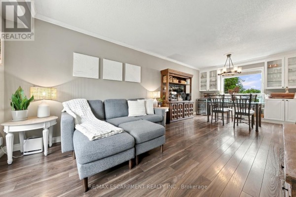 Primary Bedroom - 19 Hillsdale Court, Hamilton, ON L9H6H1 Photo 5