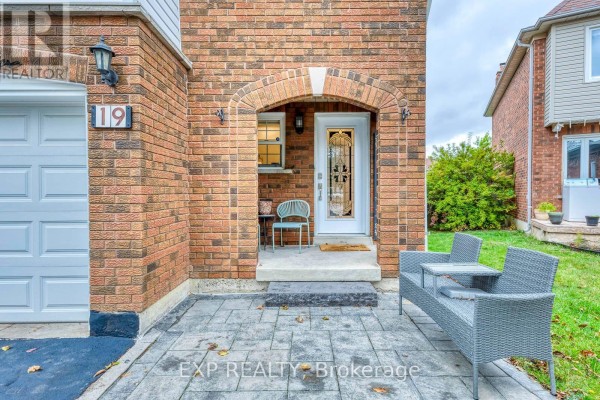 Kitchen - 19 Horned Owl Drive, Brampton, ON L6R1C6 Photo 3