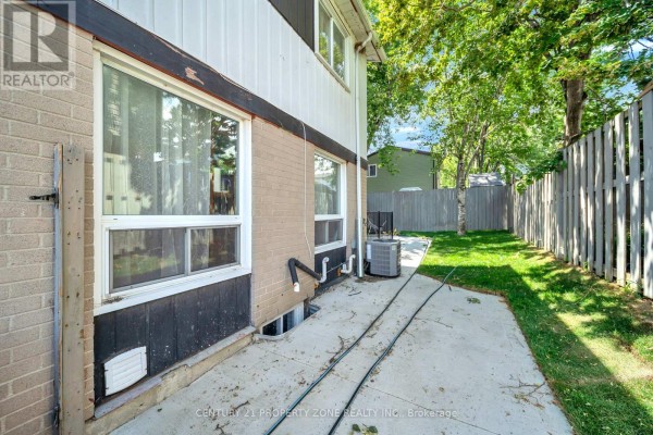 19 Horseshoe Court, Brampton, ON L6S1S1 Photo 5