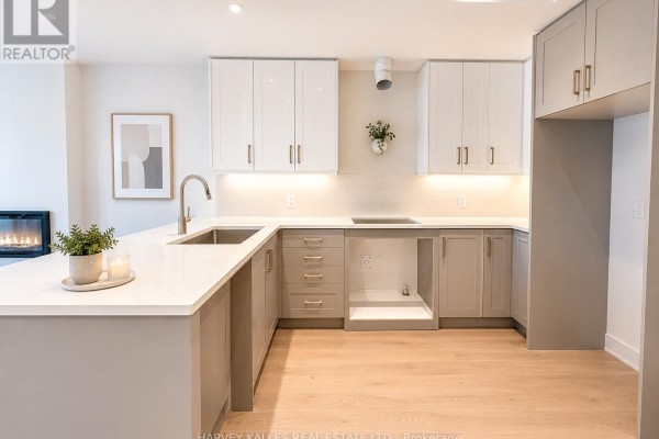 Kitchen - 19 Innes Avenue, Toronto, ON M6E0B2 Photo 3