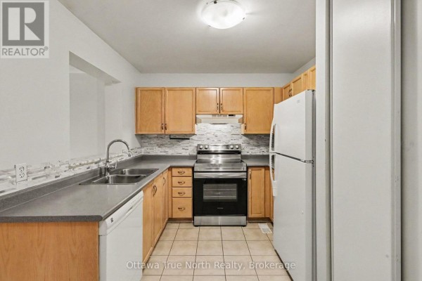 Eating area - 19 Kalbrook Street, Ottawa, ON K2T1A8 Photo 4