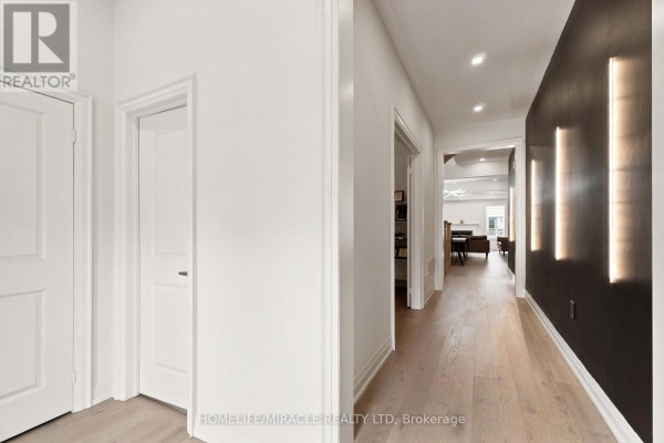 19 Kenesky Drive, Hamilton, ON L8B1Y2 Photo 4