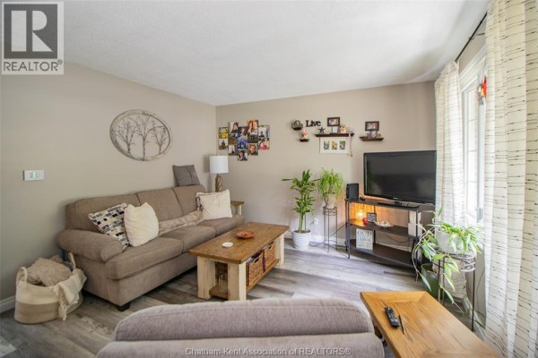 Family room - 19 Kirkcaldy Place, Chatham, ON N7L4H7 Photo 3