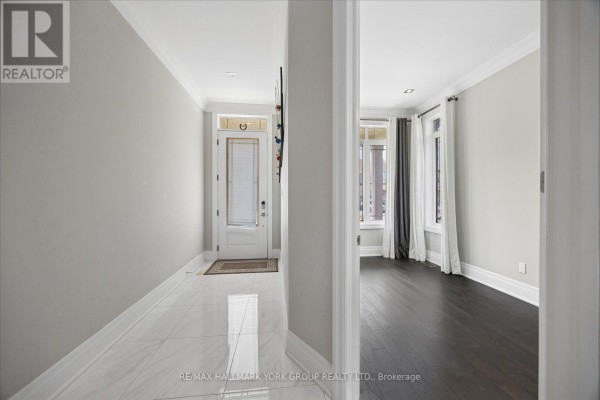 Living room - 19 Lampkin Street, Georgina, ON L0E1R0 Photo 2