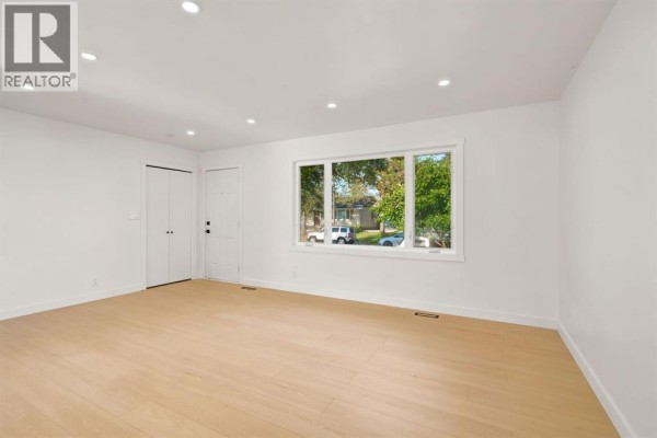 Bedroom - 19 Mardale Crescent Ne, Calgary, AB T2A3V4 Photo 3