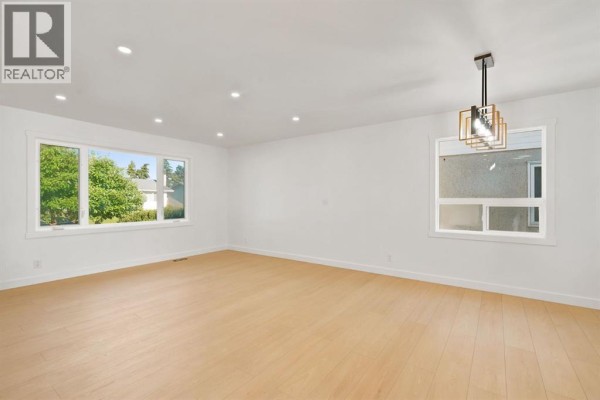 Bedroom - 19 Mardale Crescent Ne, Calgary, AB T2A3V4 Photo 4