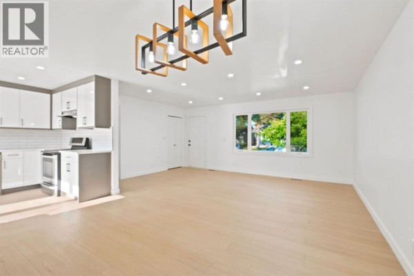 Dining room - 19 Mardale Crescent Ne, Calgary, AB T2A3V4 Photo 5