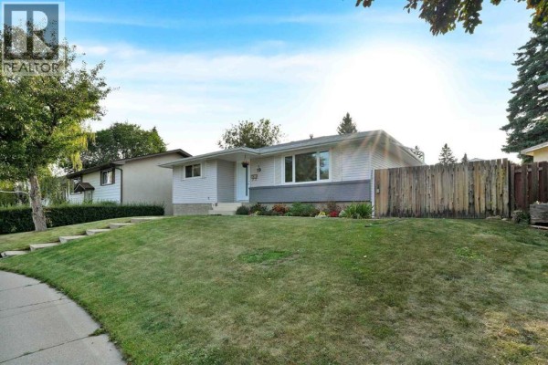 4pc Bathroom - 19 Maryvale Crescent Ne, Calgary, AB T2A2V5 Photo 2