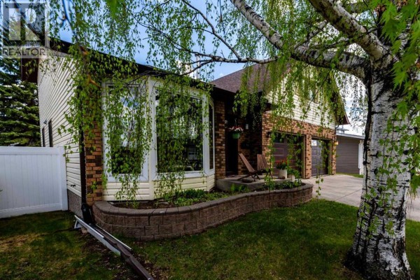 19 Maxwell Avenue, Red Deer, AB, photo 2