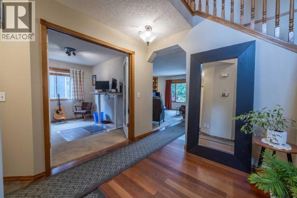 Family room - 19 Mckenzie Lake Manor Se, Calgary, AB T2Z1Y4 Photo 3