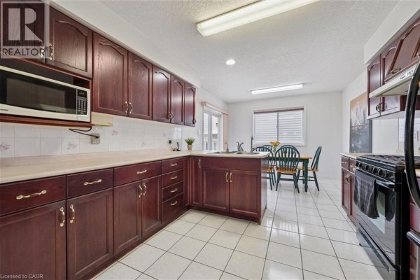 4pc Bathroom - 19 Merganser Drive, Guelph, ON N1C1C8 Photo 5