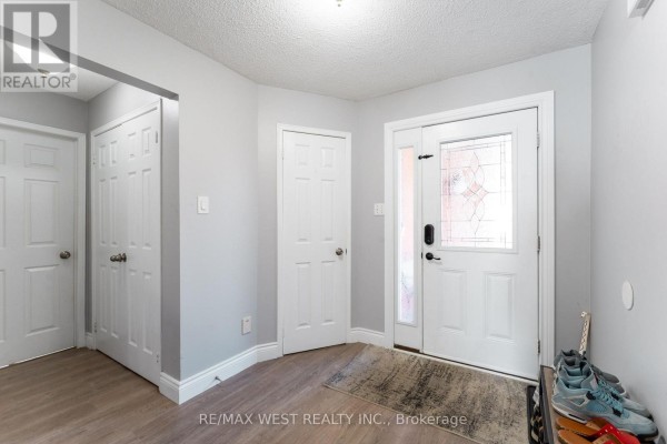 Great room - 19 Moore Place, Barrie, ON L4N6N6 Photo 3