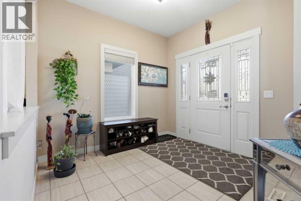 Dining room - 19 Mount Rae Heights, Okotoks, AB T1S0M6 Photo 2
