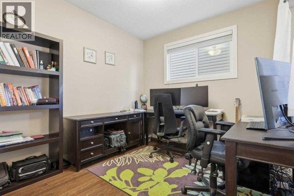 Living room - 19 Mount Rae Heights, Okotoks, AB T1S0M6 Photo 5