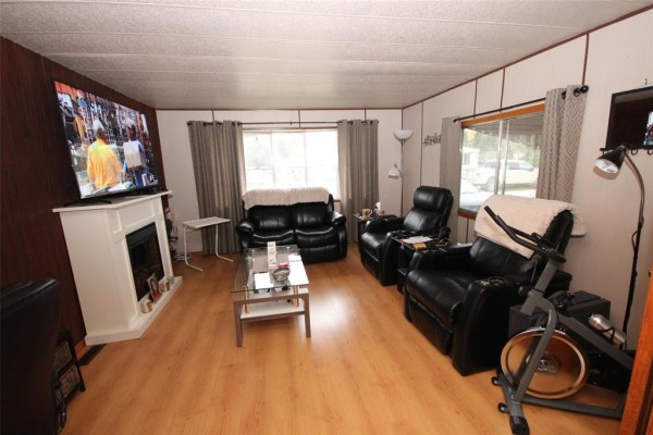 Porch - 19 Poplar Avenue, Carman, MB R0G0J0 Photo 5