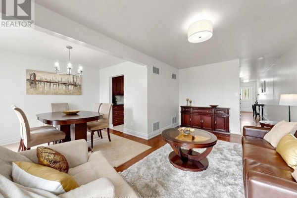 Family room - 19 Post Horn Grove, Toronto, ON M1S3N3 Photo 5