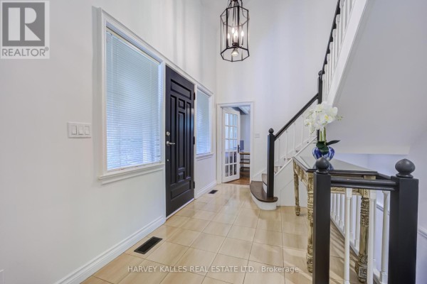19 Ridgegate Crescent, Toronto, ON, photo 3