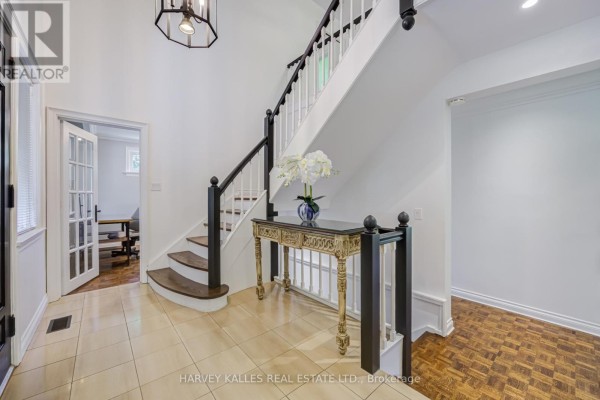 19 Ridgegate Crescent, Toronto Photo 5