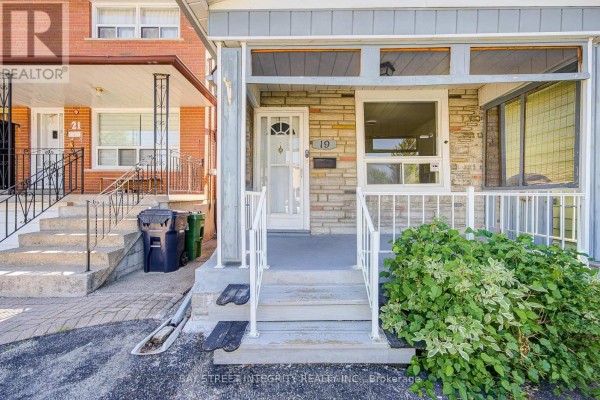 Kitchen - 19 Robinson Avenue, Toronto, ON M1L3S8 Photo 3
